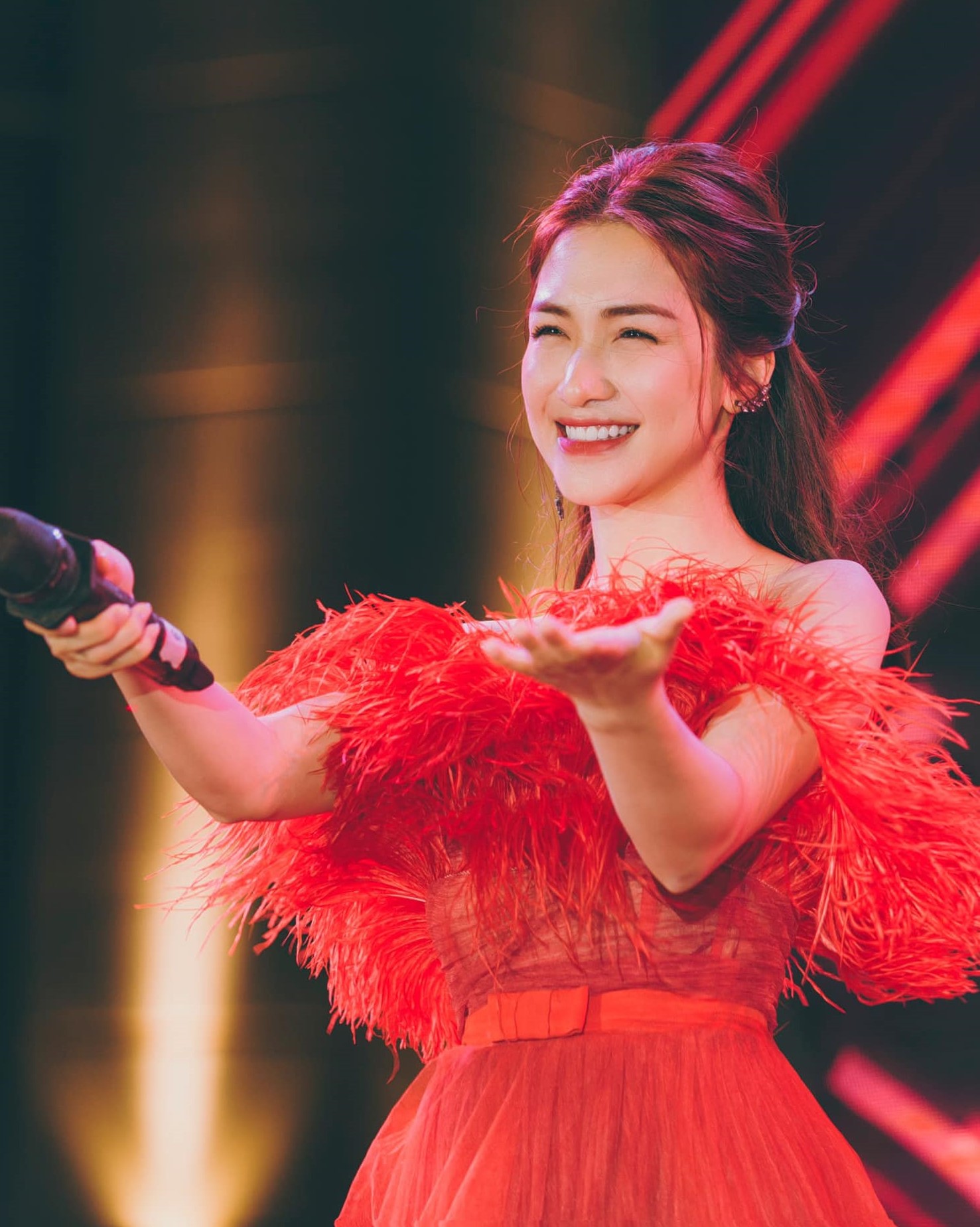 Giải trí Việt 6/9: Cường Đôla tình cảm dành cho vợ không như xưa, con gái Phi Nhung bị kẻ gian 'chơi xấu' - Ảnh 2