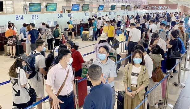 Khách bay nội địa vượt giai đoạn chưa có dịch COVID-19 ngay khi Hè vừa bắt đầu Khách bay nội địa vượt giai đoạn chưa có dịch COVID-19 ngay khi Hè vừa bắt đầu