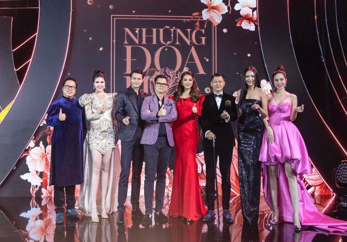 Trương Ngọc Ánh - Anh Dũng không đứng cạnh nhau khi chụp ảnh chung (Ảnh: Internet) Trương Ngọc Ánh - Anh Dũng không đứng cạnh nhau khi chụp ảnh chung (Ảnh: Internet)