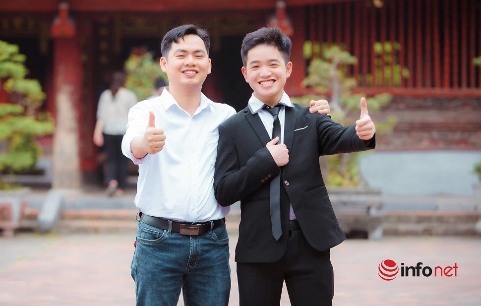 Thầy giáo Cẩn cũng bày tỏ niềm tự hào hơn khi 100% học sinh của lớp mình đều đỗ vào các trường danh tiếng ở Hà Nội (Ảnh: Internet)