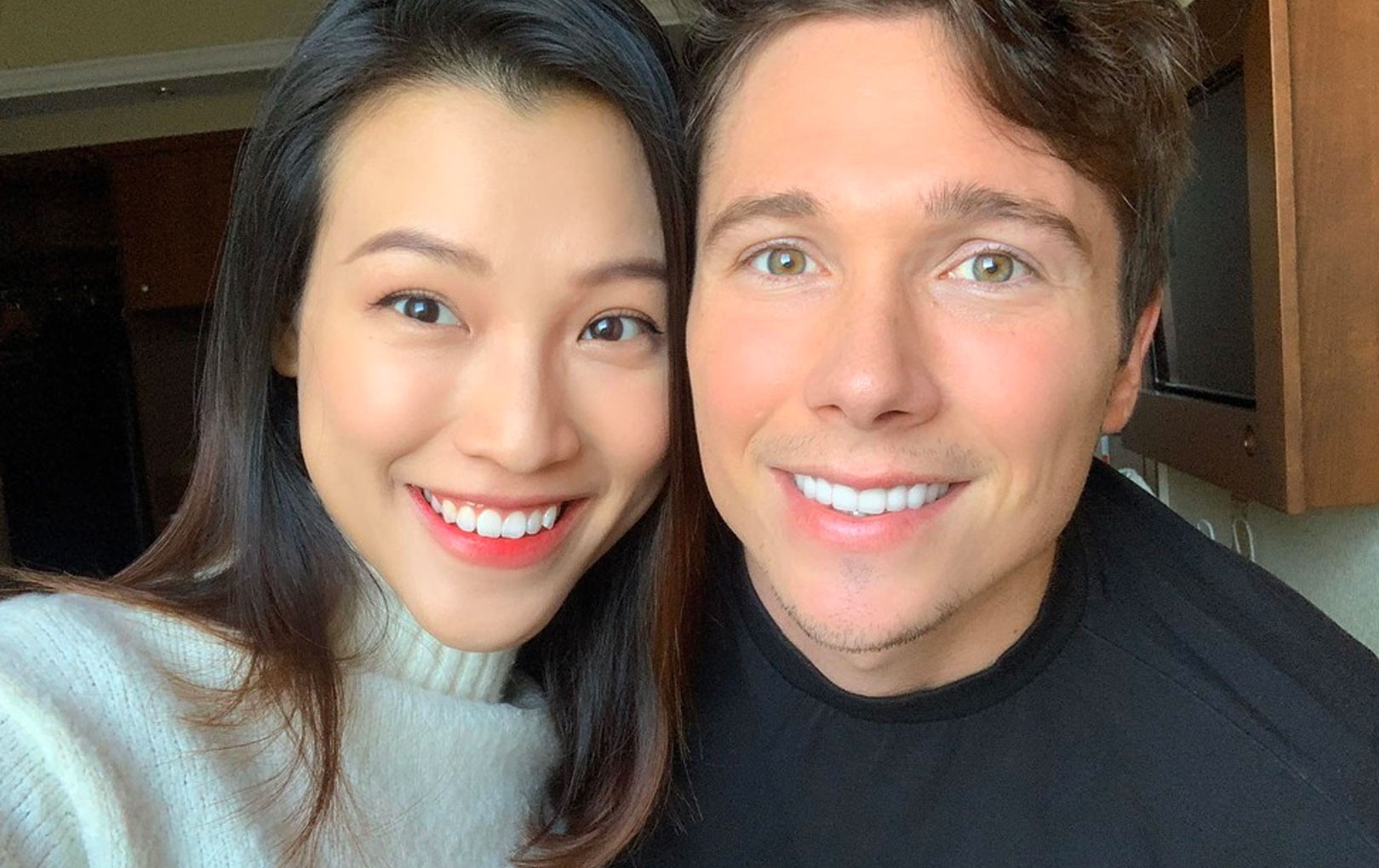 Trước khi kết hôn với ông xã ngoại quốc, Hoàng Oanh từng có thời gian hẹn hò nam diễn viên Huỳnh Anh