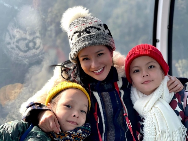Hồng Nhung và 2 con Hồng Nhung và 2 con