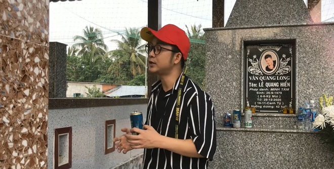Quách Tuấn Du đến thăm mộ bạn với đây Quách Tuấn Du đến thăm mộ bạn với đây