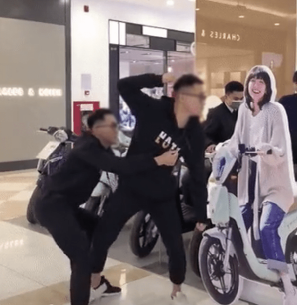 Hình ảnh nhận về nhiều ý kiến trái chiều