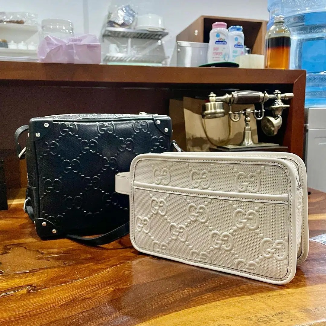 Chiếc túi hiệu Gucci của hai vợ chồng