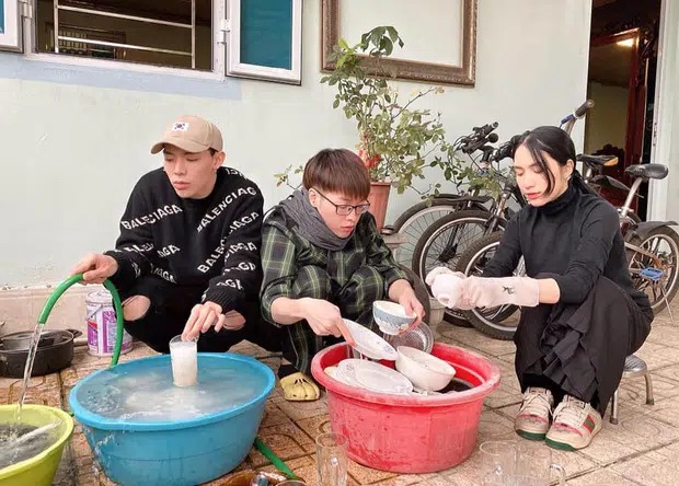 Mỗi lần hiện diện, gia đình Hoa râm bụt đều khiến khán giả phải chú ý Mỗi lần hiện diện, gia đình Hoa râm bụt đều khiến khán giả phải chú ý