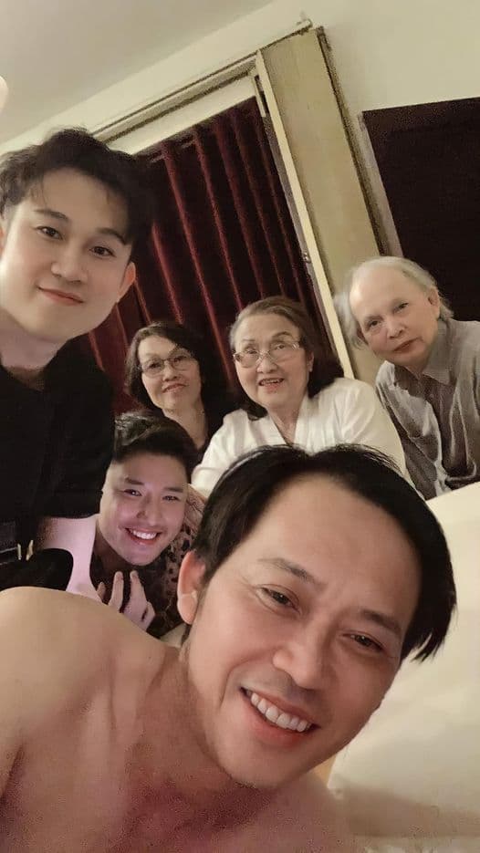 Niềm hạnh phúc lớn nhất của Hoài Linh trong lúc này và suốt thời gian qua chính là gia đình Niềm hạnh phúc lớn nhất của Hoài Linh trong lúc này và suốt thời gian qua chính là gia đình