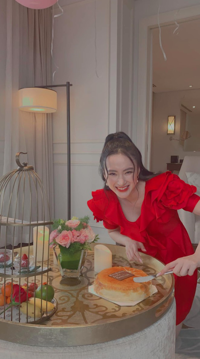 Angela Phương Trinh tái xuất với vẻ đẹp mê đắm lòng người sau thời gian dài ăn chay trường - Ảnh 1 Angela Phương Trinh tái xuất với vẻ đẹp mê đắm lòng người sau thời gian dài ăn chay trường - Ảnh 1