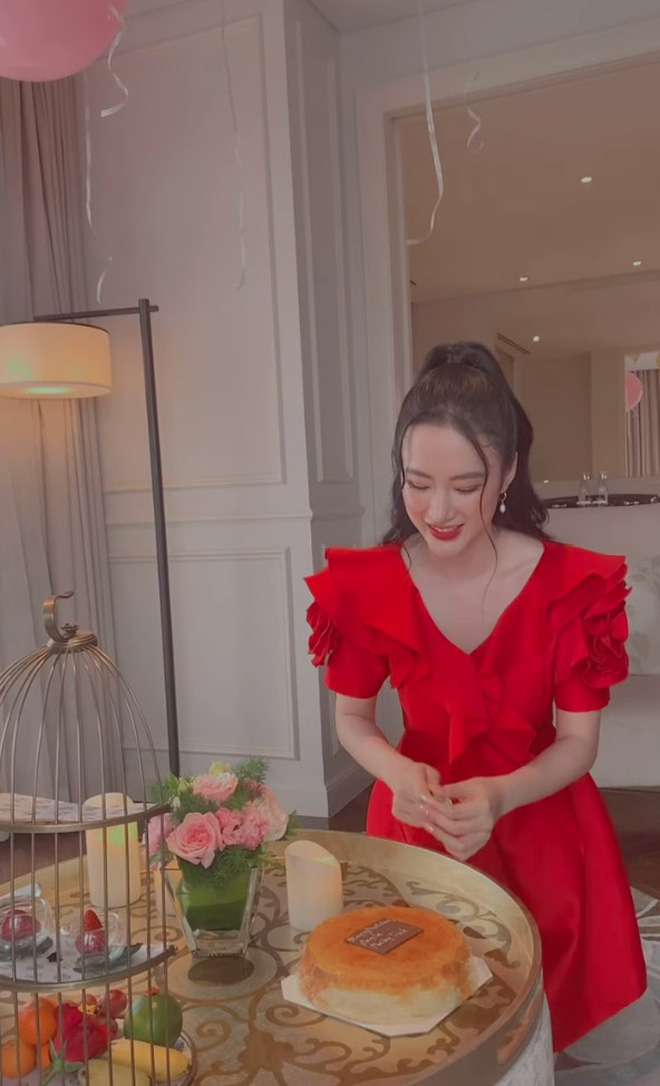 Hình ảnh mê đắm lòng người của Angela Phương Trinh Hình ảnh mê đắm lòng người của Angela Phương Trinh
