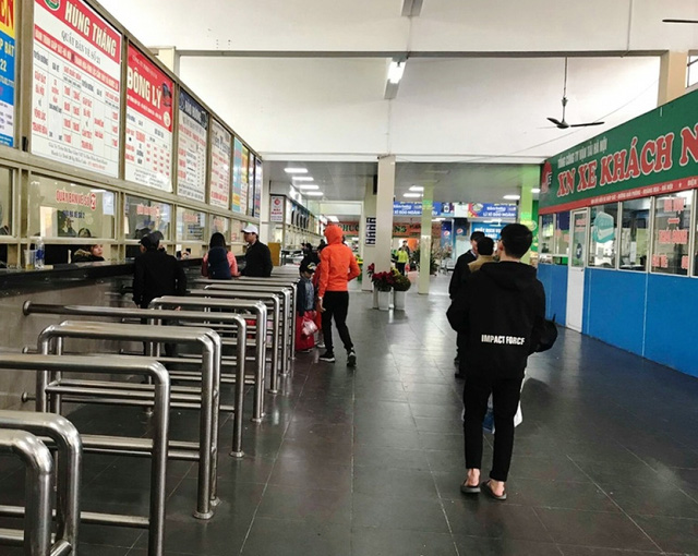 Cảnh đìu hiu chưa từng có dịp giáp Tết tại bến xe. Ảnh: VOV Cảnh đìu hiu chưa từng có dịp giáp Tết tại bến xe. Ảnh: VOV