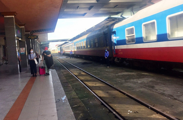 Ga tàu vắng vẻ trong ngày 28 Tết. Ảnh VOV Ga tàu vắng vẻ trong ngày 28 Tết. Ảnh VOV