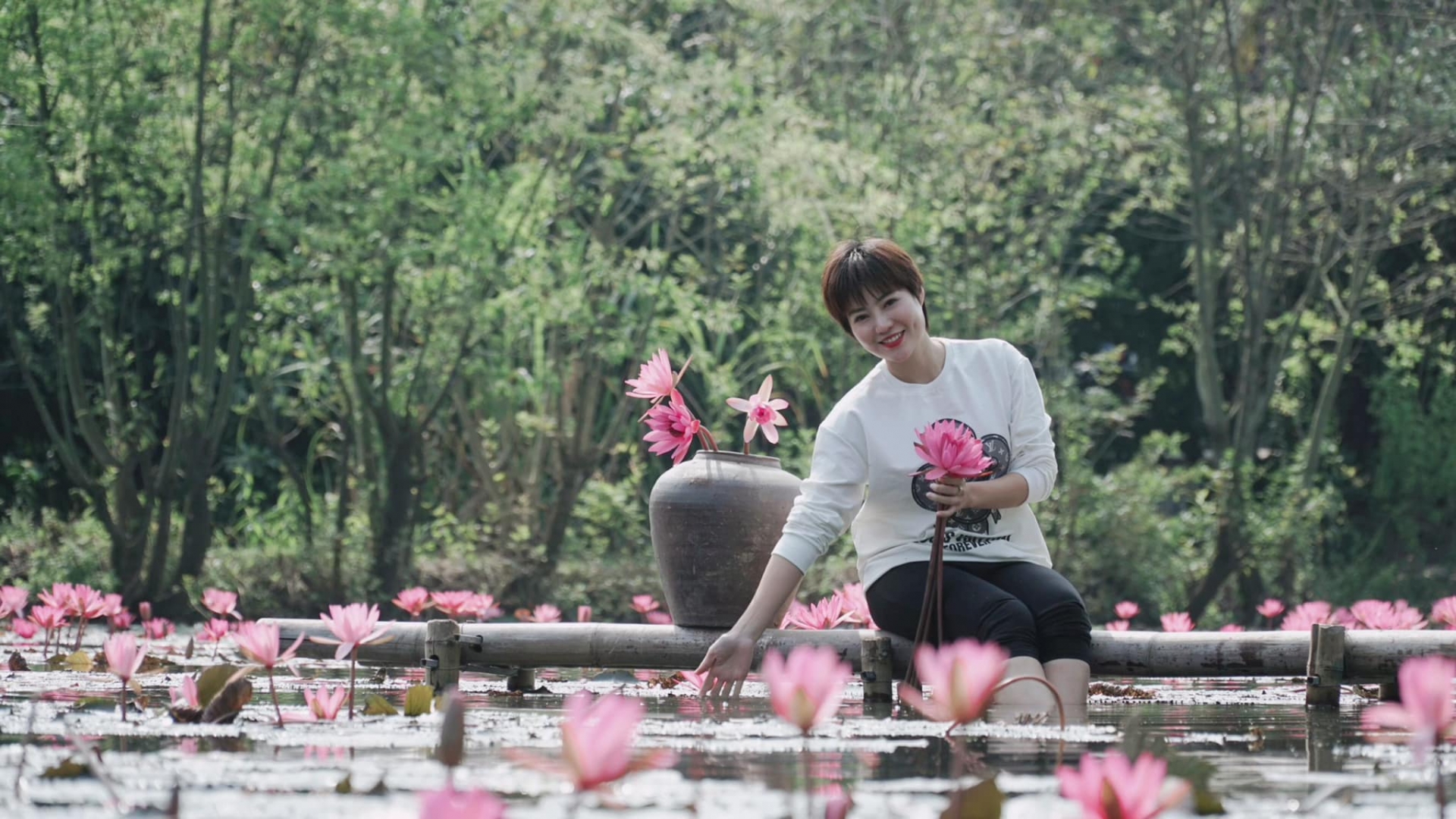 Vẻ cuốn hút ngoài đời của nữ diễn viên 'vụng trộm' với Công Lý trong Hướng dương ngược nắng - Ảnh 1