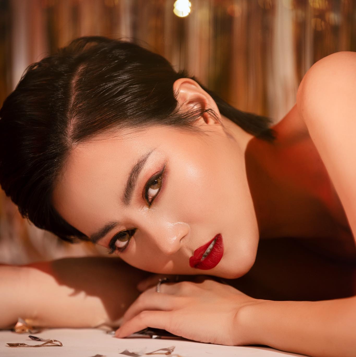 Vẻ cuốn hút ngoài đời của nữ diễn viên 'vụng trộm' với Công Lý trong Hướng dương ngược nắng - Ảnh 2