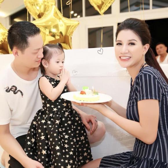 Đầu năm mới, ông xã Việt kiều của Trang Trần bất ngờ phát 'cẩu lương' khiến dân tình ghen tỵ - Ảnh 1 Đầu năm mới, ông xã Việt kiều của Trang Trần bất ngờ phát 'cẩu lương' khiến dân tình ghen tỵ - Ảnh 1