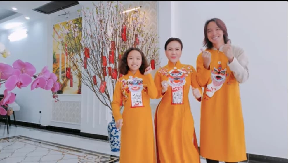 Gia đình Việt Hương được đoàn tụ trong dịp năm mới Tân Sửu