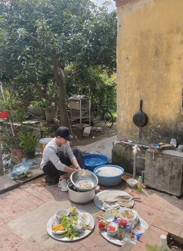 Hình ảnh chàng trai rửa cả núi bát đĩa vì vẫn ế ở tuổi 29 khiến dân tình bàn tán xôn xao Hình ảnh chàng trai rửa cả núi bát đĩa vì vẫn ế ở tuổi 29 khiến dân tình bàn tán xôn xao