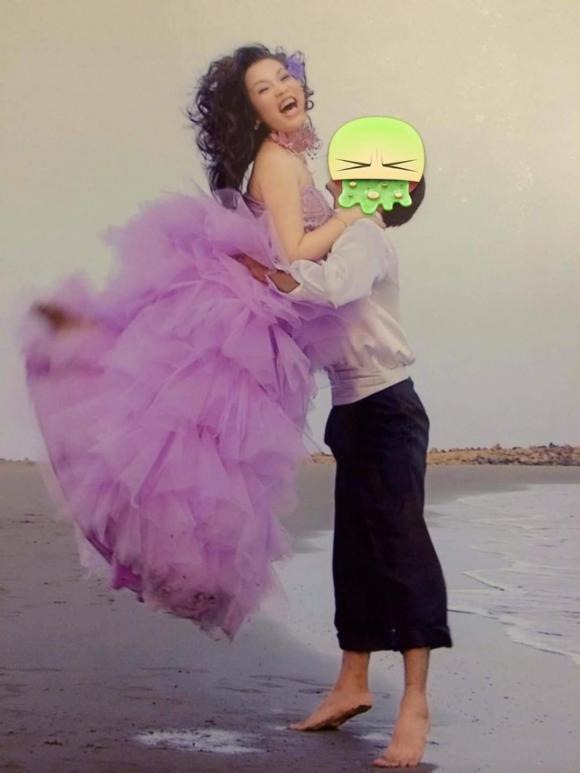 Bà xã Xuân Bắc chia sẻ khoảnh khắc 'lực điền' của ông xã trong bức ảnh cưới