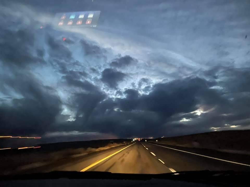 Cả hai phải chạy đua với bão tuyết