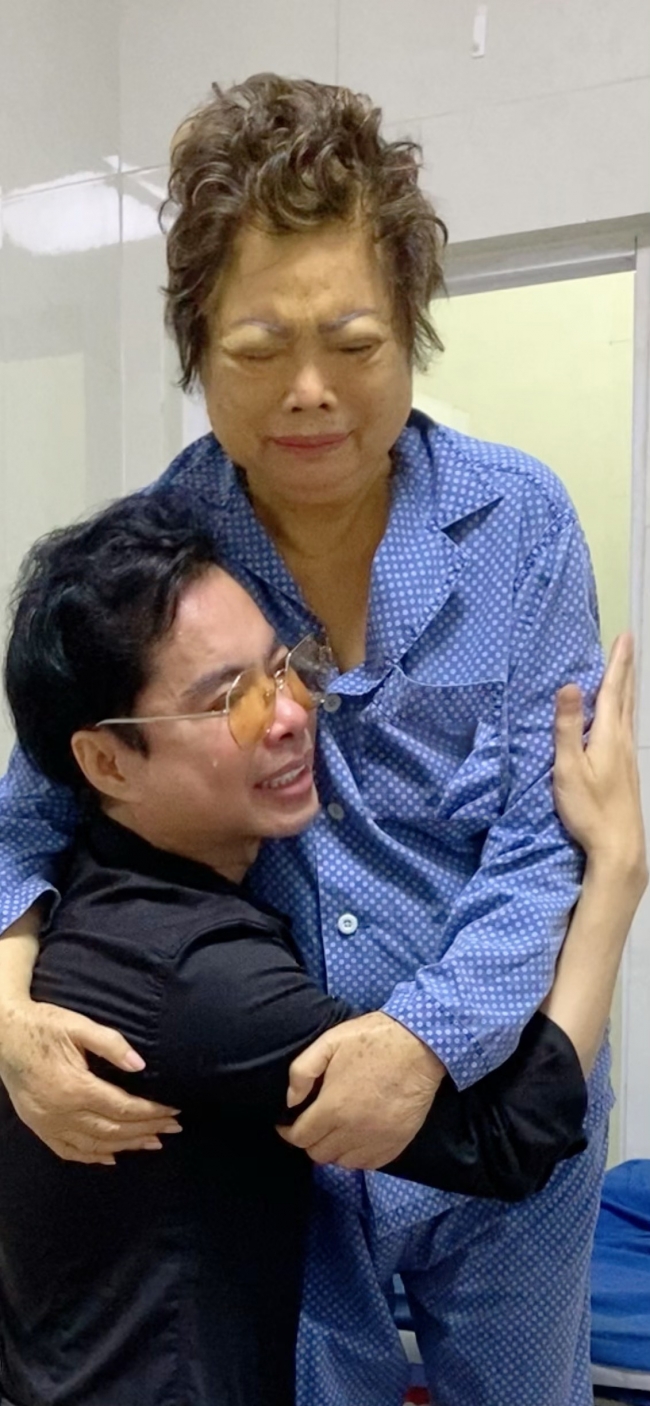 Ngọc Sơn từng rất lo lắng cho tình hình sức khỏe của mẹ