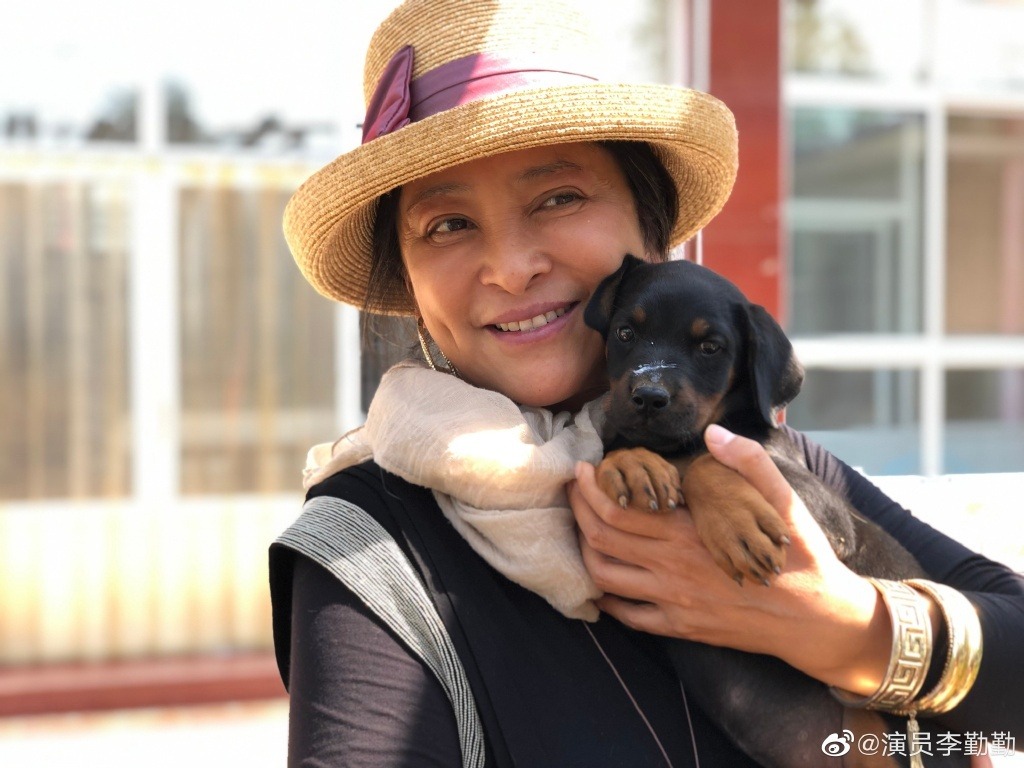 Sao 'Tiếu Ngạo Giang Hồ' từng có ác cảm với đàn ông Trung Quốc nay sống trong cảnh khắc khổ nhưng vẫn khiến bao người nể phục bởi hành động đẹp - Ảnh 1