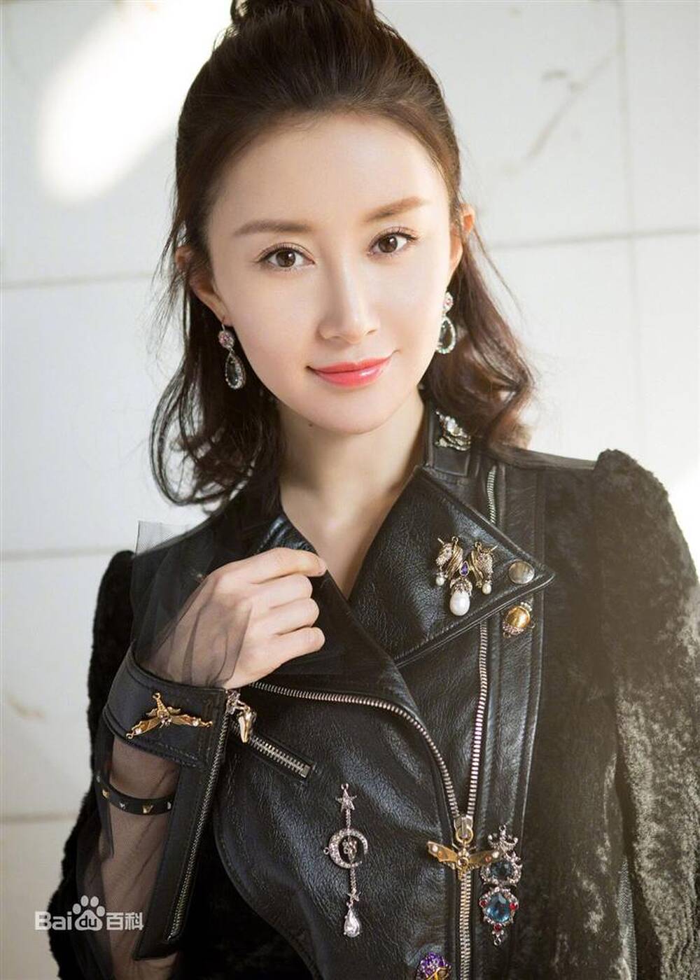 Ngọc nữ 'Thiên Long Bát Bộ' Thư Sướng gây thất vọng vì nhan sắc đi xuống, lộ rõ di chứng hậu thẩm mỹ quá đà - Ảnh 1