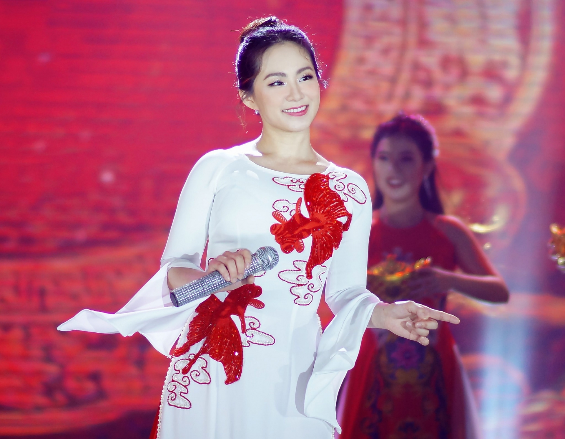 'Cô gái Trung Hoa' Lương Bích Hữu tái xuất khoe dung nhan mỹ miền sau thời gian dài ở ẩn - Ảnh 2