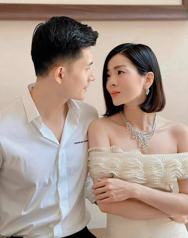 Lâm Bảo Châu đã tặng Lệ Quyên bộ trang sức giá trị. Ạh: FBNV