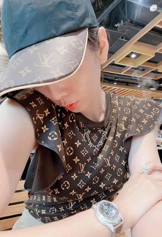 Tin sao Việt hot nhất MXH 24/3: Lệ Quyên gửi tình ý đến Lâm Bảo Châu, MC Thành Trung có phát ngôn bị cho là phân biệt vùng miền, - Ảnh 1 Tin sao Việt hot nhất MXH 24/3: Lệ Quyên gửi tình ý đến Lâm Bảo Châu, MC Thành Trung có phát ngôn bị cho là phân biệt vùng miền, - Ảnh 1