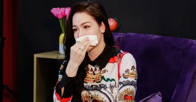 Nhật Kim Anh từng chìm trong khoảng thời gian khóc hết nước mắt vì nhớ con. Ảnh: Internet Nhật Kim Anh từng chìm trong khoảng thời gian khóc hết nước mắt vì nhớ con. Ảnh: Internet