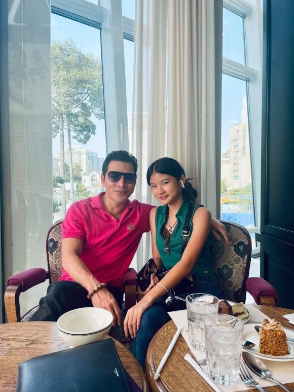 Trần Bảo Sơn gặp gỡ con gái Bảo Tiên trong ngày cuối tuần. Ảnh: FBNV Trần Bảo Sơn gặp gỡ con gái Bảo Tiên trong ngày cuối tuần. Ảnh: FBNV