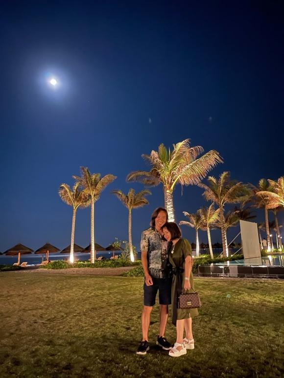 Việt Hương và Hoài Phương đầy tình cảm bên nhau. Ảnh: FBNV Việt Hương và Hoài Phương đầy tình cảm bên nhau. Ảnh: FBNV