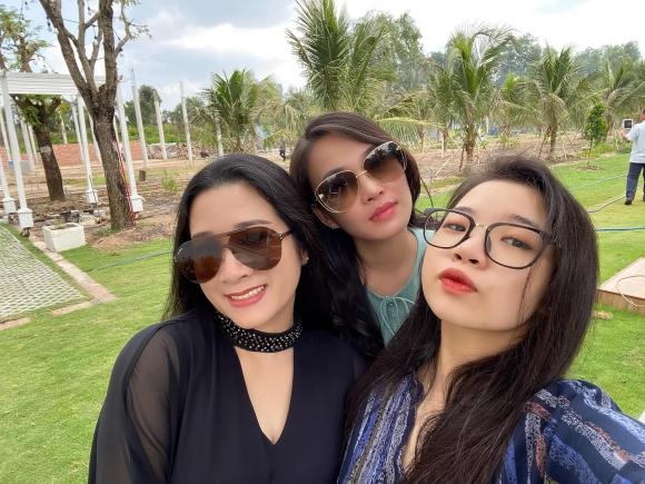 Thanh Thanh Hiền vui tươi và trẻ trung bên các con gái. Ảnh: FBNV Thanh Thanh Hiền vui tươi và trẻ trung bên các con gái. Ảnh: FBNV