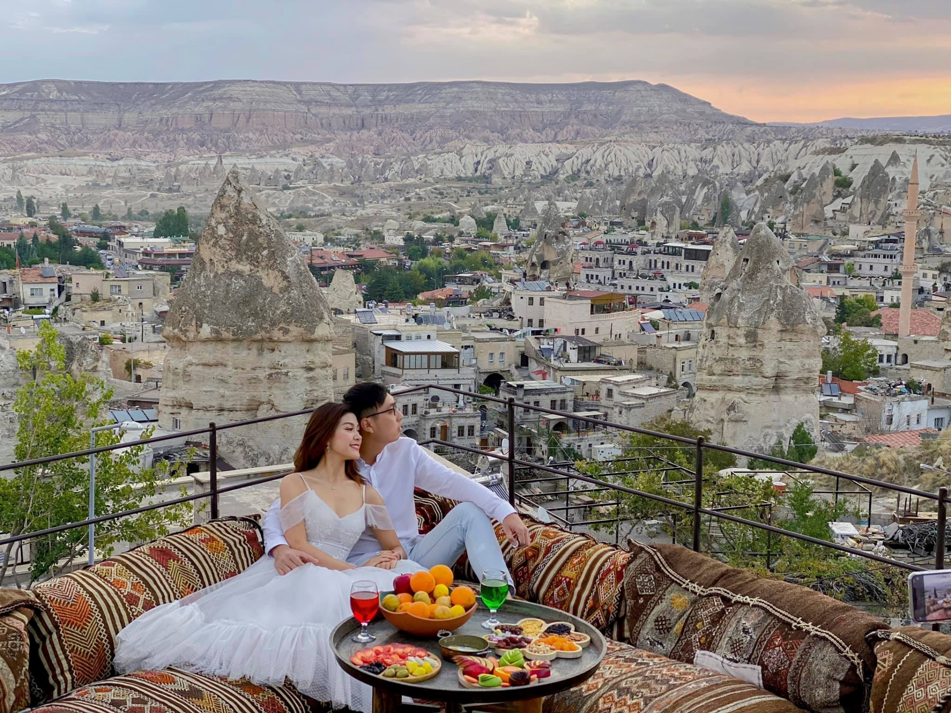 Sau kết hôn, Thu Hằng và chồng có những chuyến du lịch đến những địa điểm nổi tiếng. Ảnh: FBNV