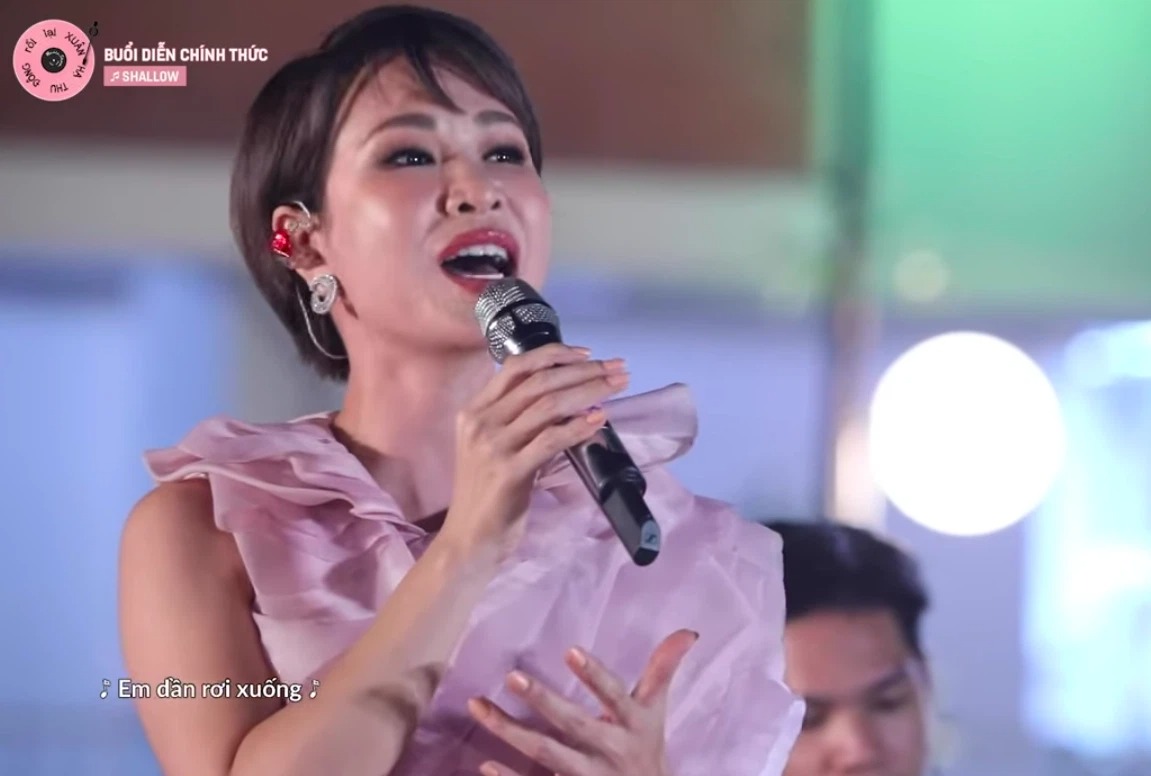 Uyên Linh thể hiện thành công ca khúc viết cho Văn Mai Hương. Ảnh: Internet