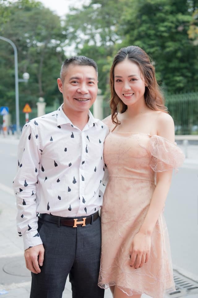 Sau 4 tháng kết hôn, vợ trẻ kém 15 tuổi bất ngờ tuyên bố hủy kết bạn với Công Lý - Ảnh 1 Sau 4 tháng kết hôn, vợ trẻ kém 15 tuổi bất ngờ tuyên bố hủy kết bạn với Công Lý - Ảnh 1