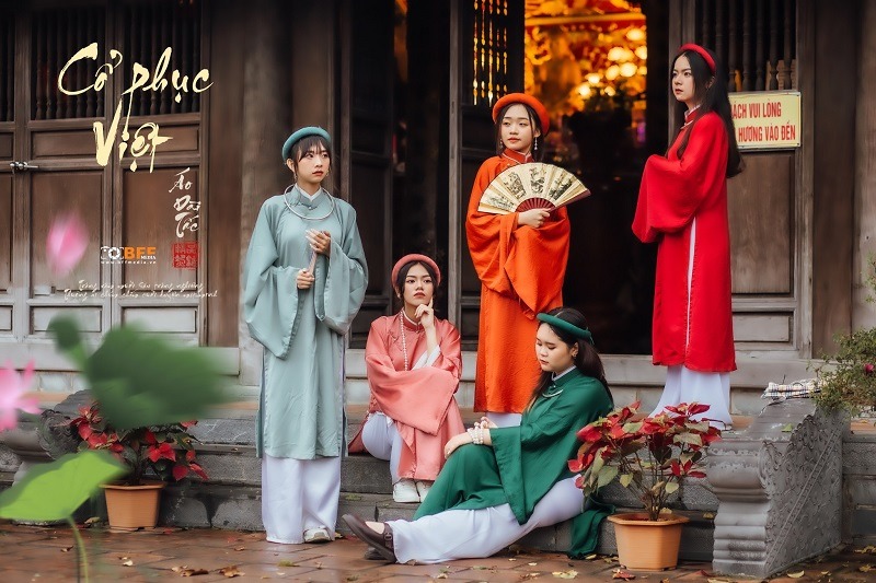 Lóa mắt trước bộ ảnh kỷ yếu 'cổ phục Việt' 70 triệu đồng của học sinh Nghệ An - Ảnh 2 Lóa mắt trước bộ ảnh kỷ yếu 'cổ phục Việt' 70 triệu đồng của học sinh Nghệ An - Ảnh 2