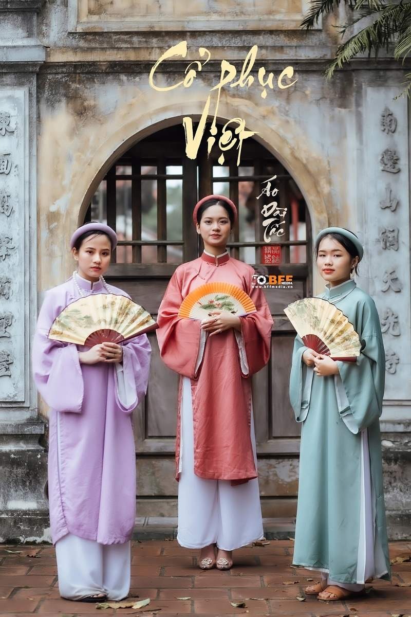 Nhóm bạn trẻ có sự đầu tư chỉn chu và kỹ lưỡng về bối cảnh lẫn trang phục. Ảnh: NVCC Nhóm bạn trẻ có sự đầu tư chỉn chu và kỹ lưỡng về bối cảnh lẫn trang phục. Ảnh: NVCC
