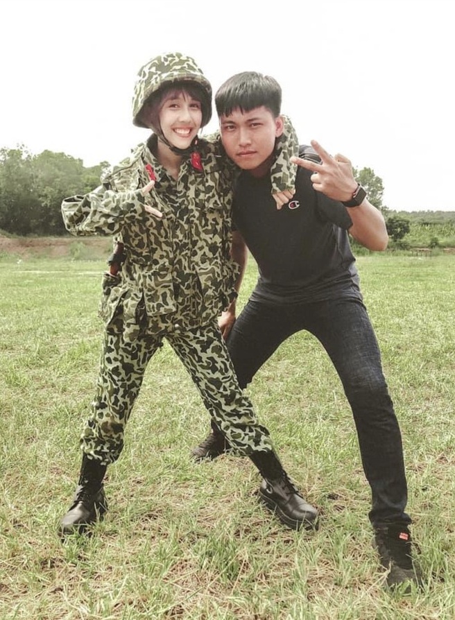 Khánh Vân tự nhận là người 'bẻ cong' giới tính Hậu Hoàng, không quên bóng gió nhắc về Mũi trưởng Long - Ảnh 2 Khánh Vân tự nhận là người 'bẻ cong' giới tính Hậu Hoàng, không quên bóng gió nhắc về Mũi trưởng Long - Ảnh 2