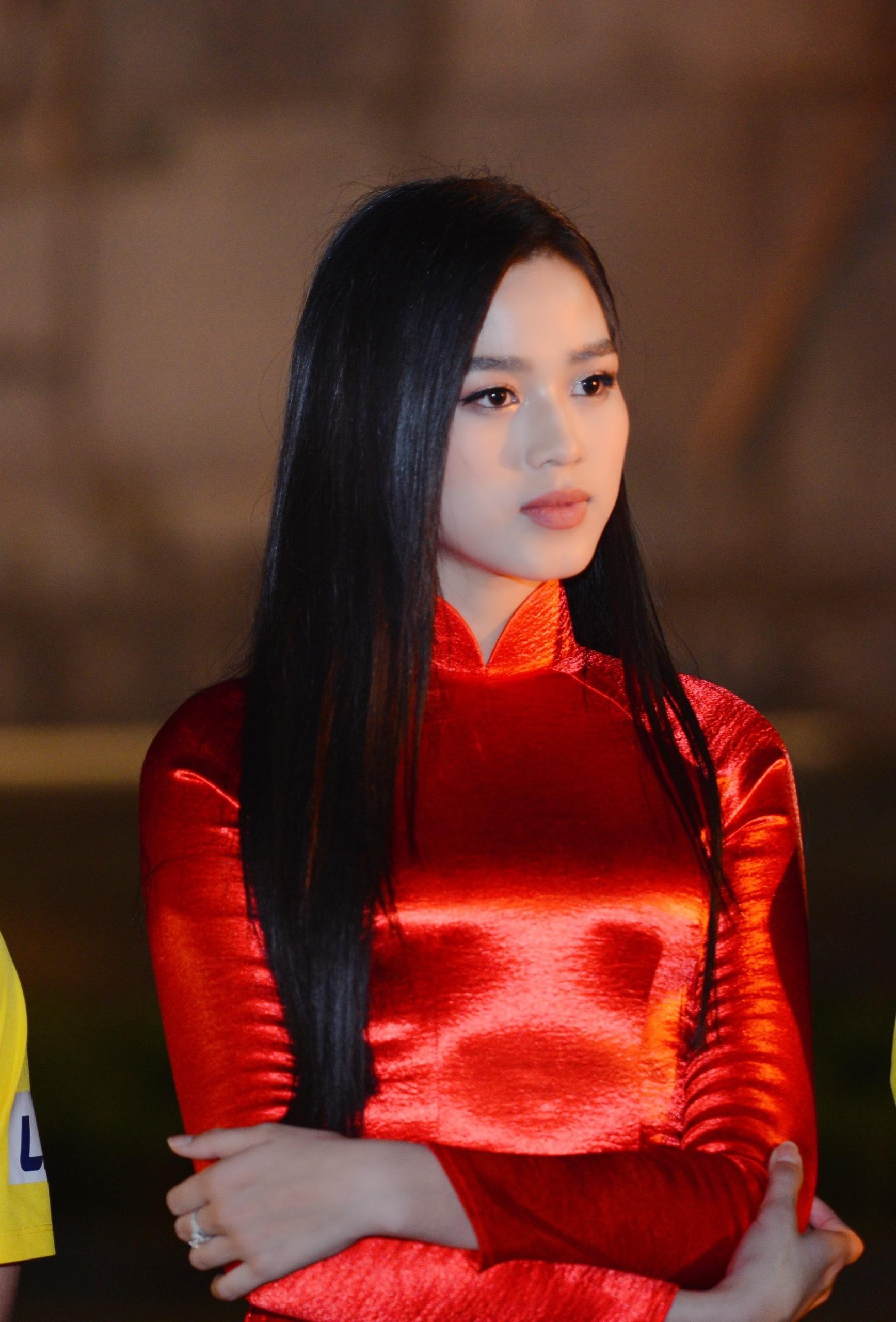 Đỗ Thị Hà xinh đẹp với khoảnh khắc 'chụp trộm'. Ảnh: Dương Triều