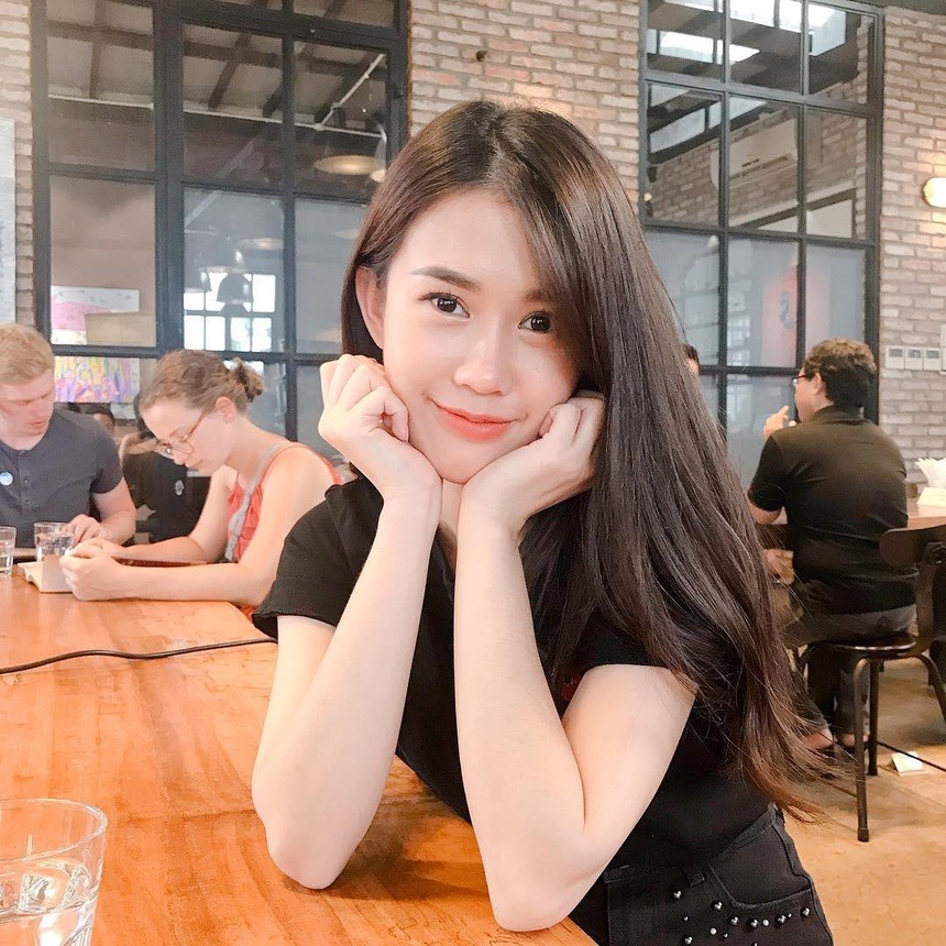 Hot girl Ngọc Thảo lên đồ như thiếu nữ đôi mươi nhưng biểu cảm và thần thái bị đánh giá 'phèn', già nua như bà cô U40 - Ảnh 1 Hot girl Ngọc Thảo lên đồ như thiếu nữ đôi mươi nhưng biểu cảm và thần thái bị đánh giá 'phèn', già nua như bà cô U40 - Ảnh 1