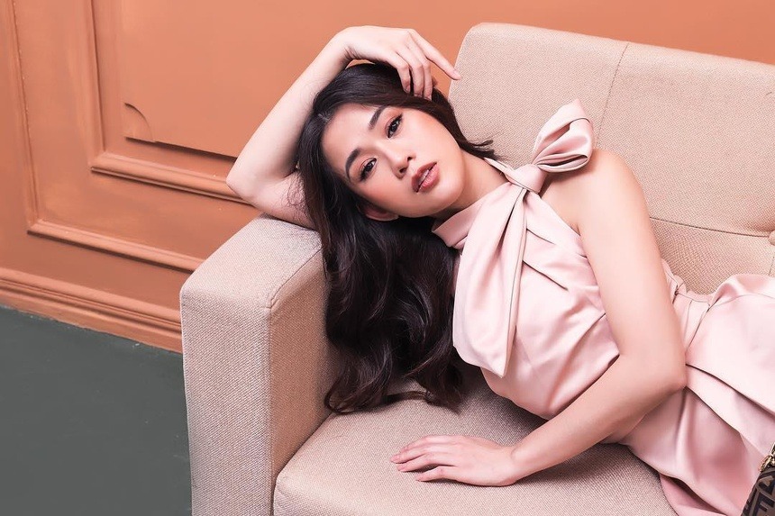 Hot girl Ngọc Thảo lên đồ như thiếu nữ đôi mươi nhưng biểu cảm và thần thái bị đánh giá 'phèn', già nua như bà cô U40 - Ảnh 3 Hot girl Ngọc Thảo lên đồ như thiếu nữ đôi mươi nhưng biểu cảm và thần thái bị đánh giá 'phèn', già nua như bà cô U40 - Ảnh 3