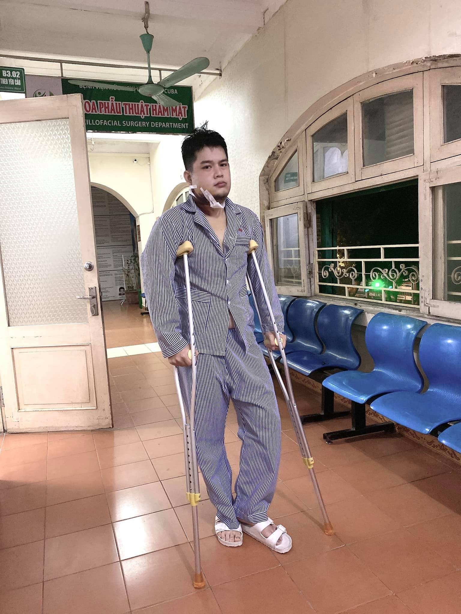 Hình ảnh điều trị lần 1 hồi tháng 12 của Long Chun. Ảnh: FBNV Hình ảnh điều trị lần 1 hồi tháng 12 của Long Chun. Ảnh: FBNV
