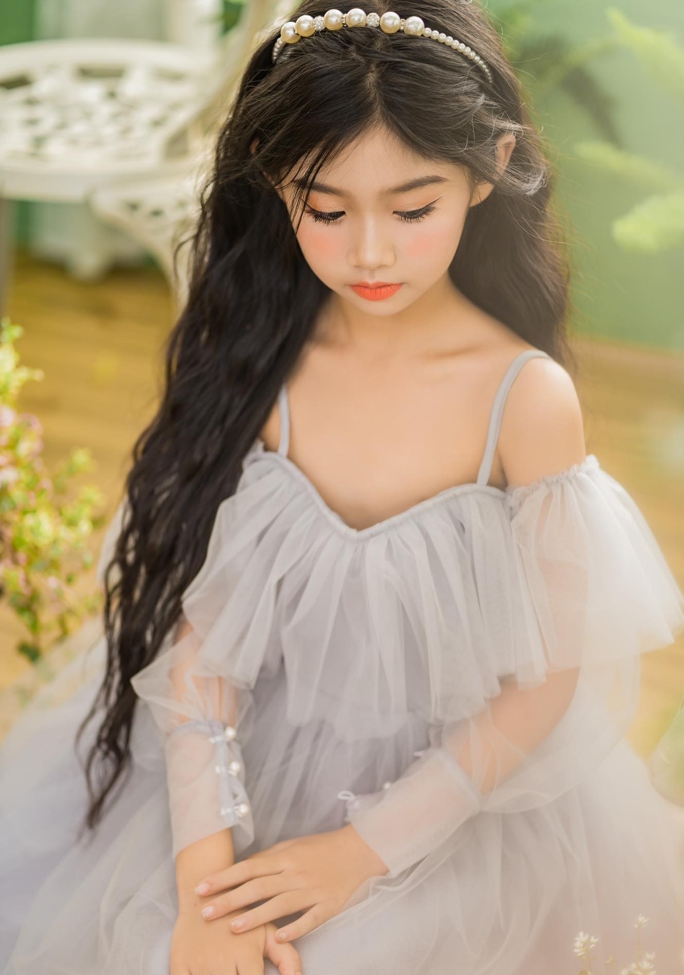Nhìn Khả Âu xinh đẹp trong bộ ảnh mới, cư dân mạng cho rằng tương lai bé hoàn toàn có thể trở thành hoa hậu. Ảnh: Internet Nhìn Khả Âu xinh đẹp trong bộ ảnh mới, cư dân mạng cho rằng tương lai bé hoàn toàn có thể trở thành hoa hậu. Ảnh: Internet