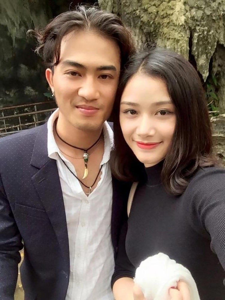 Ít ai ngờ, Phúc của 'Hướng dương ngược nắng' ngoài đời lại có cô vợ trẻ vô cùng xinh đẹp thế này - Ảnh 4 Ít ai ngờ, Phúc của 'Hướng dương ngược nắng' ngoài đời lại có cô vợ trẻ vô cùng xinh đẹp thế này - Ảnh 4
