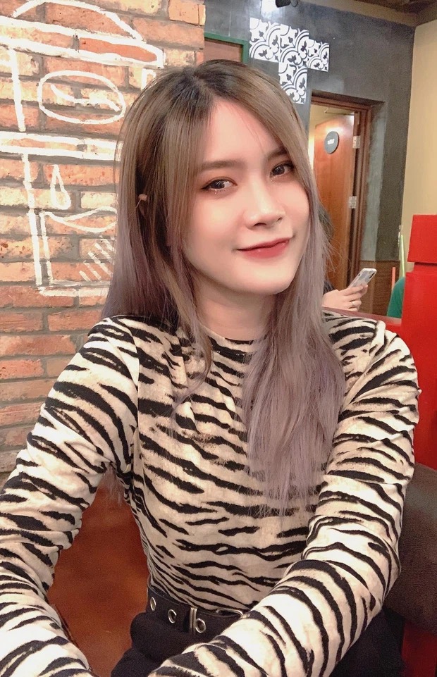 Cận cảnh nhan sắc 'không phải dạng vừa' của nữ streamer vừa buông lời tỏ tình người yêu cũ Linh Ngọc Đàm ngay trên sóng livestream - Ảnh 2 Cận cảnh nhan sắc 'không phải dạng vừa' của nữ streamer vừa buông lời tỏ tình người yêu cũ Linh Ngọc Đàm ngay trên sóng livestream - Ảnh 2