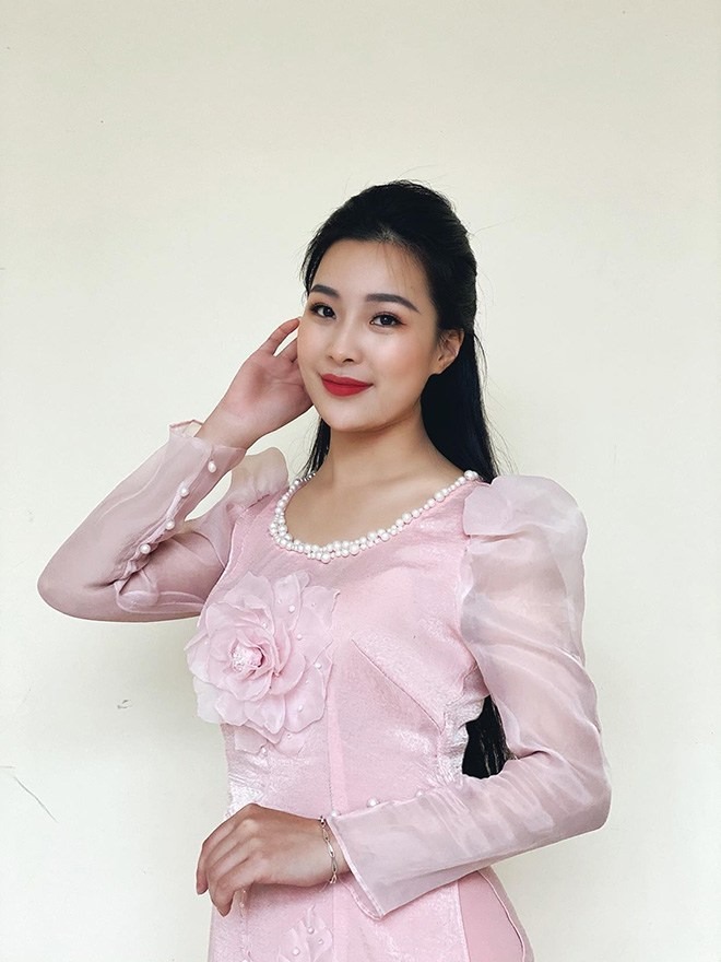 Tìm ra danh tính gái xinh nổi tiếng sau bức ảnh chụp vội khi đi làm CCCD: Hóa ra là người trong giới nghệ thuật - Ảnh 3