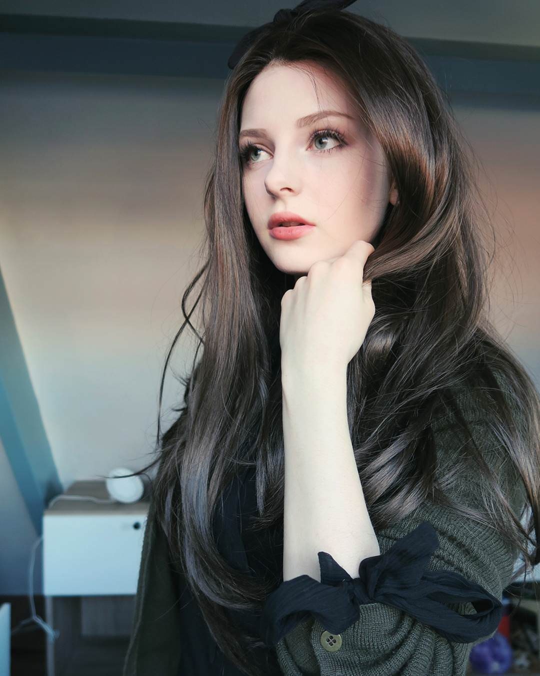 Nhan sắc xinh đẹp của cô nàng youtuber Hà Lan