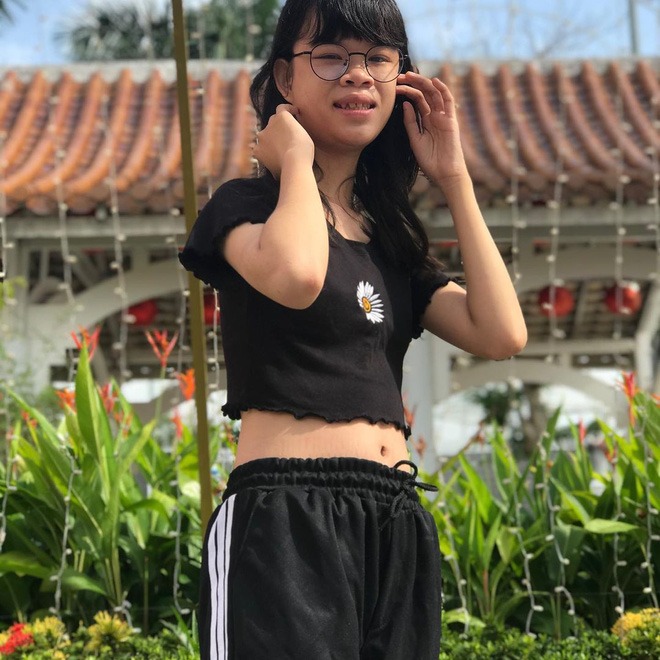 Thanh Nga Bento bị CDM 'quay lưng', giảm lượng theo dõi chỉ vì phong cách ăn mặc ngày một trưởng thành - Ảnh 2