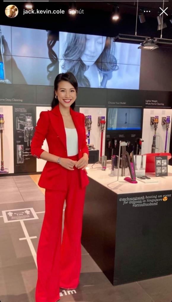 Cô mới trở lại công việc sau khoảng thời gian ở nhà chăm con nhỏ. Ảnh: Insta