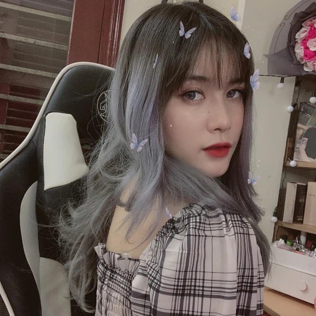 Công khai gửi lời yêu đến tình cũ Linh Ngọc Đàm, nữ streamer xinh đẹp nhận về rổ 'gạch đá' đến mức sức khỏe xuống dốc - Ảnh 2 Công khai gửi lời yêu đến tình cũ Linh Ngọc Đàm, nữ streamer xinh đẹp nhận về rổ 'gạch đá' đến mức sức khỏe xuống dốc - Ảnh 2